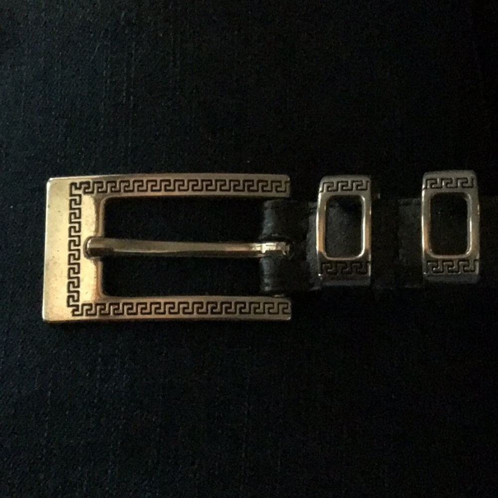 Beautifu leather black and silver belt it’s a medium large - Picture 5 of 5